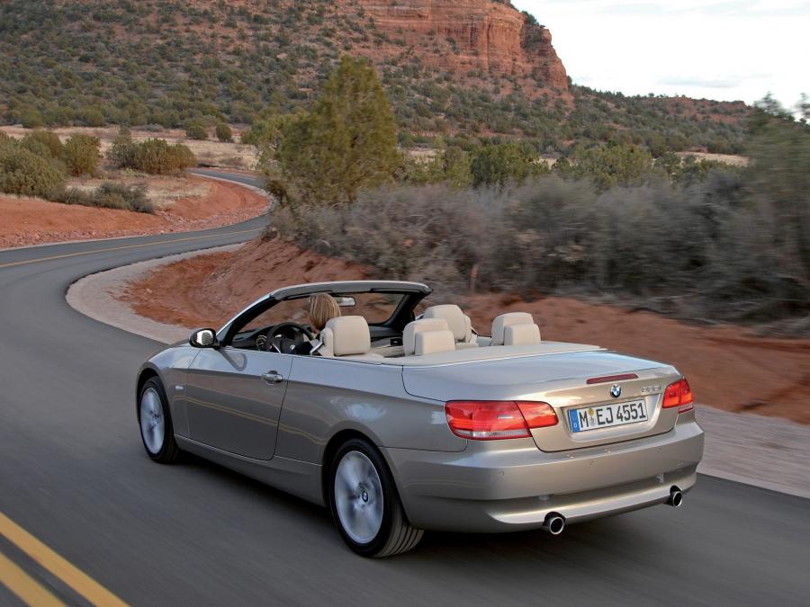  BMW 335i Convertible 2007 года  (фото 11 из 91)